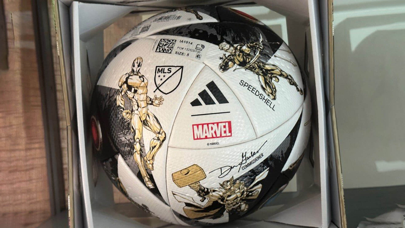 Image ADIDAS X MARVEL RILIS KOLEKSI BOLA LIMITED EDITION