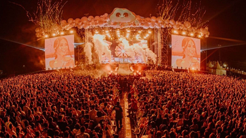 Image HEAD IN THE CLOUDS IS COMING BACK