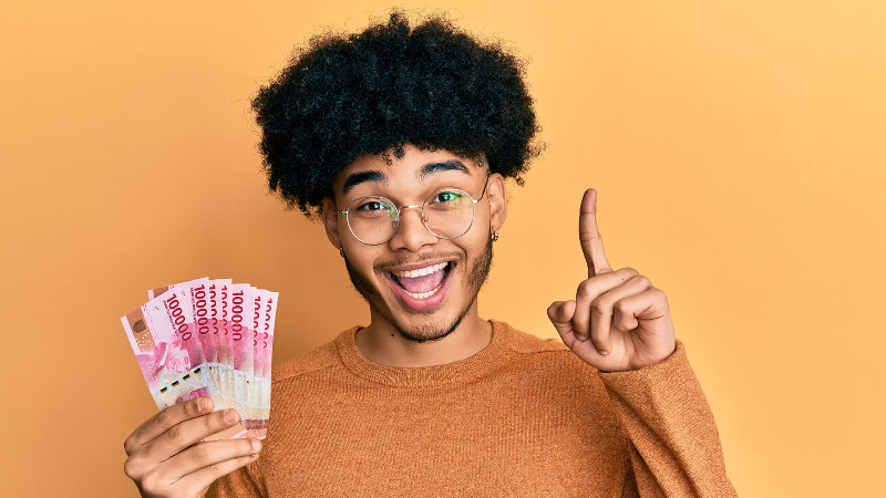 Image HEBOH GAJI PEKERJA INDONESIA HARUS RP10 JUTA