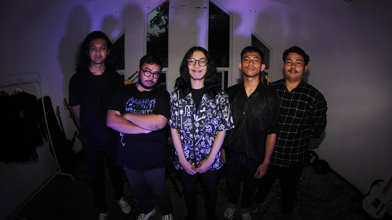 Image LAMPIASIN KECEWA DENGAN SINGLE BARU ENAMORE “LINGER”
